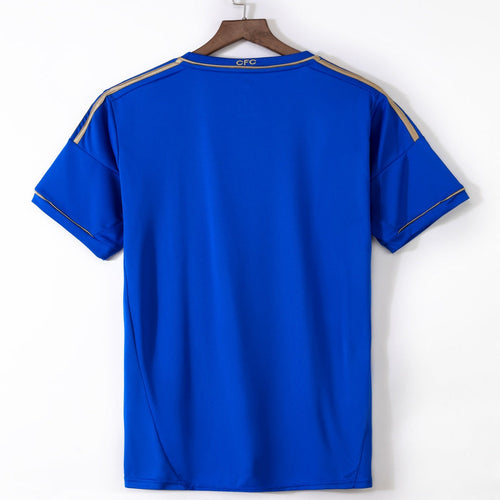 Maillot domicile rétro Chelsea 2012-2013 de la marque Le 12-eme Maillot, bleu avec logo et détails historiques.