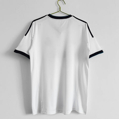 Maillot rétro domicile Real Madrid 2012-2013 Le 12-ème Maillot, maillot de football vintage blanc avec logo et détails officiels