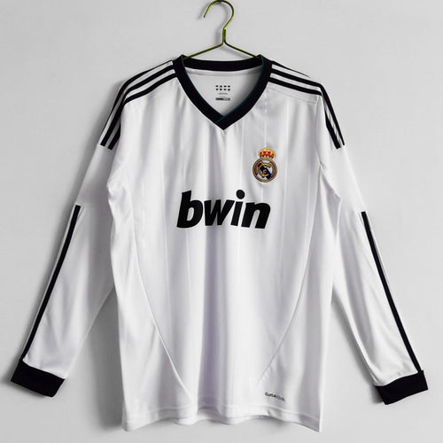 Maillot rétro domicile Real Madrid 2012-2013 à manches longues, logo du club et design classique, de la marque Le 12 -ème Maillot.