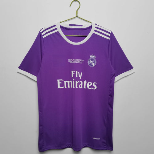 Maillot rétro extérieur Real Madrid 2016-2017, de la marque Le 12 -ème Maillot, avec logo et détails vintage visible.