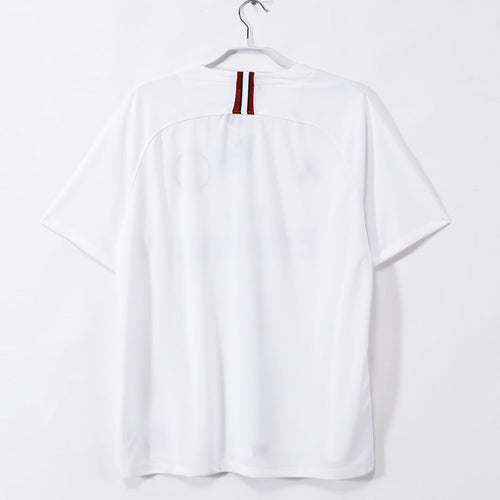 Maillot extérieur rétro PSG 2018-2019 Le 12 -ème Maillot, maillot de football avec logo et design vintage.