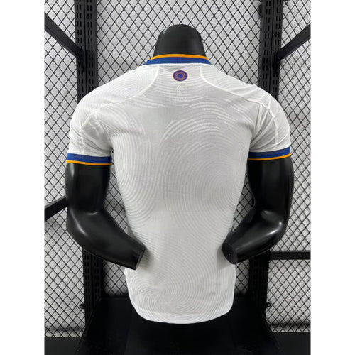 Maillot domicile Real Madrid 2021/2022 Le 12 -ème Maillot, version joueur, vue avant avec logo et détails du maillot.