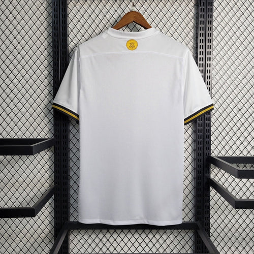 Maillot de football AIK Sonina 24/25 édition anniversaire 132 ans, marque Le 12-ème Maillot, en couleur bleue et blanche.