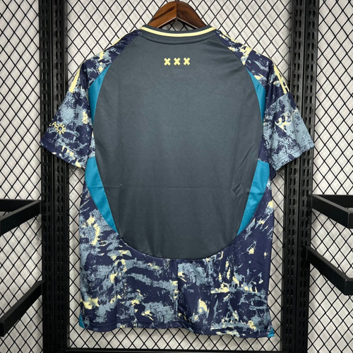 Maillot extérieur Ajax 24/25 de Le 12 -ème Maillot, maillot de football avec logo Ajax visible.