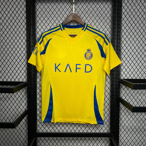Maillot domicile AL-NASSR 24/25 de la marque Le 12 -ème Maillot, devant avec logo et détails du maillot.