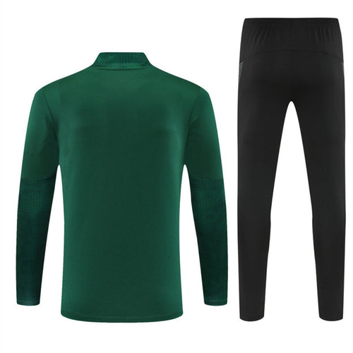 Ensemble de football vert AC Milan 25/26, fabriqué par Le 12 -ème Maillot, vue de face sur fond blanc.