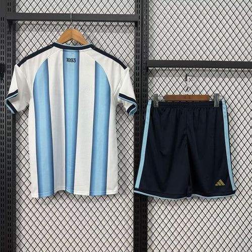 Ensemble domicile adulte Argentine Le 12 -ème Maillot, maillot rouge avec logo national, pantalon blanc, tenue de football complète.
