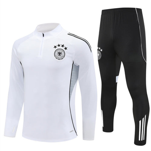 Ensemble Allemagne spécial A pour 25/26 ans, maillot et short de sport par Le 12 -ème Maillot, couleurs nationales.