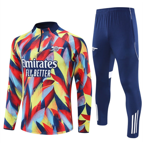 Ensemble Arsenal 25/26 Le 12 -ème Maillot, maillot et short coloré pour supporter, vue front sur le kit spécial.
