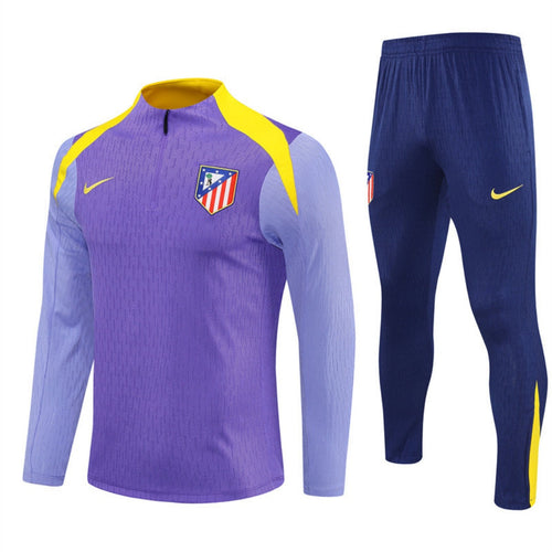 Ensemble Atlético Madrid Le 12 -ème Maillot, maillot et short en bleu et blanc, pour la saison 25/26, style sportif et officiel.