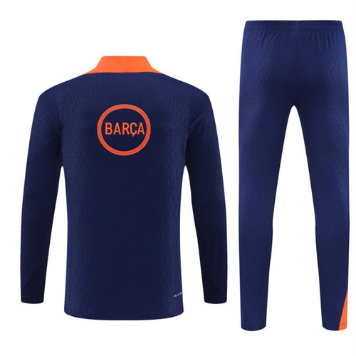 Ensemble Barcelone bleu pour 25/26 ans, fabriqué par Le 12 -ème Maillot, comprenant un maillot et un short.