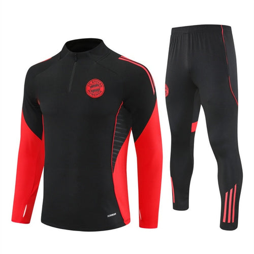 Ensemble Bayern Munich noir pour enfant, modèle 25/26, par Le 12 -ème Maillot, vue de face sur fond blanc.