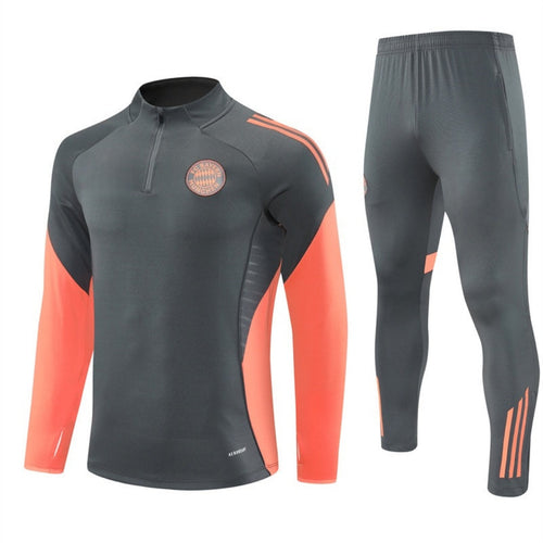 Ensemble Bayern Munich gris pour 25/26 ans, maillot et short, par Le 12 -ème Maillot, vue de devant.