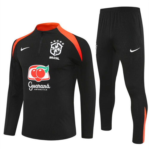 Ensemble de football Brésil noir pour 25/26 ans, par Le 12 -ème Maillot, comprenant maillot et short, vue de face.