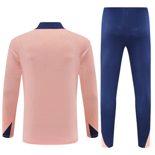 Ensemble Chelsea rose pour enfant, marque Le 12 -ème Maillot, comprenant un haut et un pantalon rose.