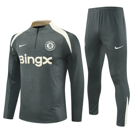 Ensemble Chelsea Spécial A pour enfants de la marque Le 12 -ème Maillot, maillot de football bleu avec logo sur le devant.