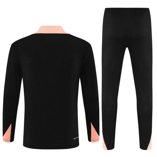 Ensemble France noir pour 25/26 ans, maillot de sport noir de la marque Le 12 -ème Maillot, vue de face.