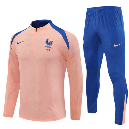 Ensemble France rose pour enfants, marque Le 12 -ème Maillot, vêtements de sport en rose et blanc.