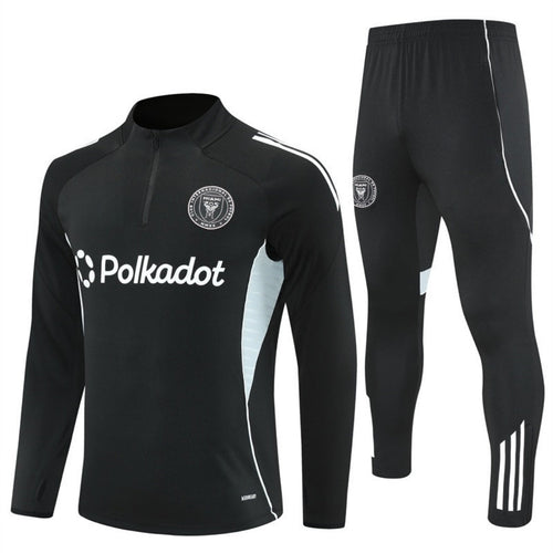 Ensemble Inter Miami noir pour la saison 2025/2026 par Le 12 -ème Maillot, veste et pantalon assortis.