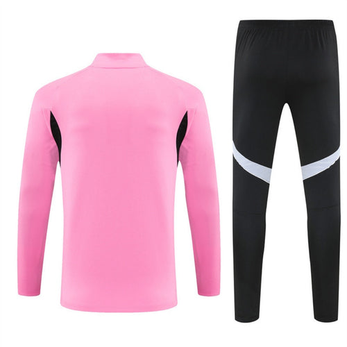 Ensemble Inter Miami rose pour enfant, maillot Le 12 -ème Maillot, avec logo et détails en rose et blanc.