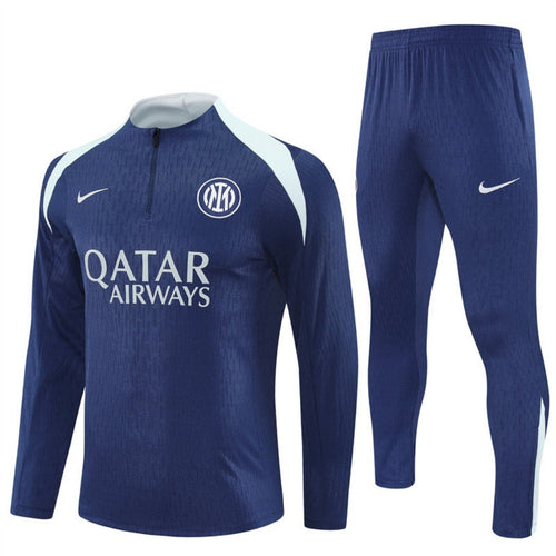 Ensemble Inter Milan bleu pour 25/26 ans, maillot de football Le 12 -ème Maillot, vue de face avec logo et numéros.