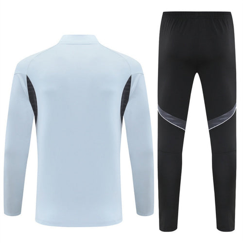 Ensemble Japon spécial A Le 12 -ème Maillot, maillot et short assortis pour enfant, design coloré et sportif.