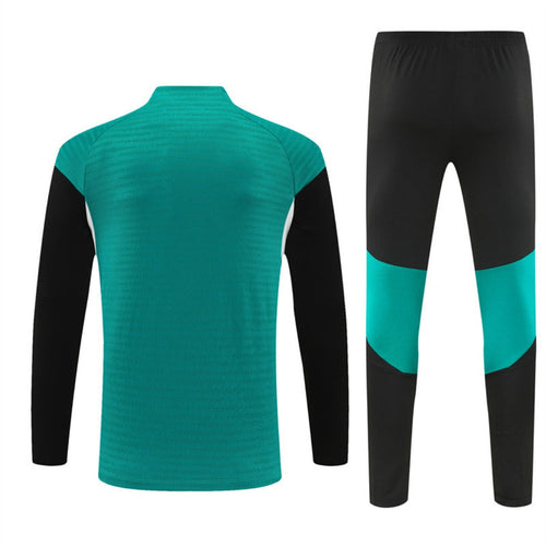 Ensemble Liverpool vert 25/26 de la marque Le 12 -ème Maillot, maillot et short assortis pour football.