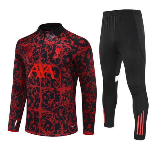 Ensemble Liverpool rouge Le 12 -ème Maillot pour enfants, maillot et short assortis, parfait pour supporter l'équipe.