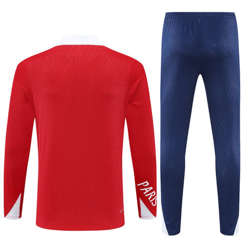 Ensemble PSG rouge 25/26 de Le 12 -ème Maillot, maillot et short assortis, logo PSG visible, pour fans du club.