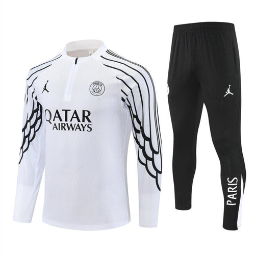 Ensemble PSG spécial blanc pour 25/26 ans, maillot de football Le 12 -ème Maillot, vue de face.
