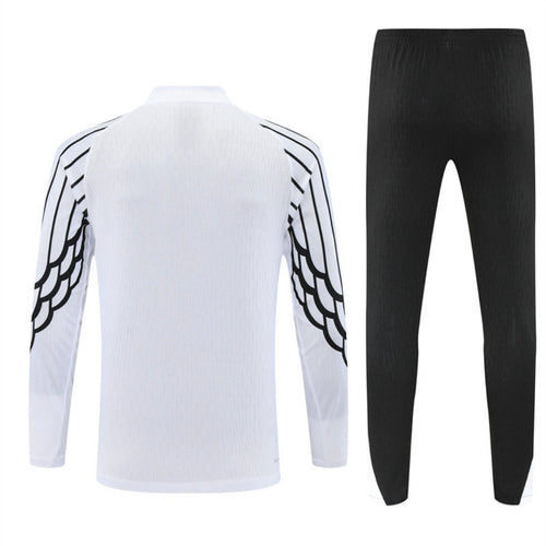 Ensemble PSG blanc 25/26 de la marque Le 12 -ème Maillot, maillot et short assortis pour supporter le PSG.