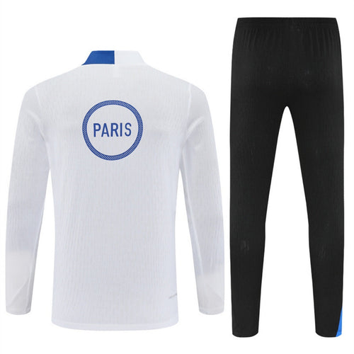 Ensemble de football PSG blanc pour enfants 25/26 ans, par Le 12 -ème Maillot, avec maillot et short assortis.