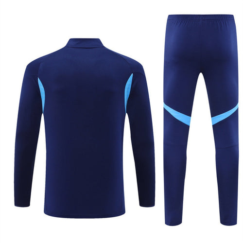 Ensemble Real Madrid bleu pour la saison 25/26, comprenant maillot et short, signé Le 12 -ème Maillot.