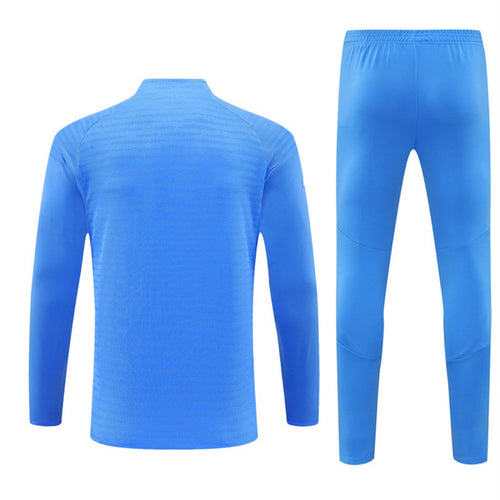 Ensemble Real Madrid 25/26 bleu, spécial, par Le 12-ème Maillot, pour fans de football et supporters du club.