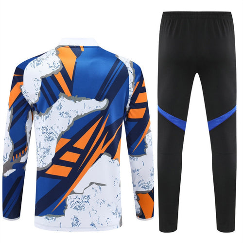 Ensemble Real Madrid 25/26 par Le 12 -ème Maillot, maillot et short aux couleurs officielles du club blanc.