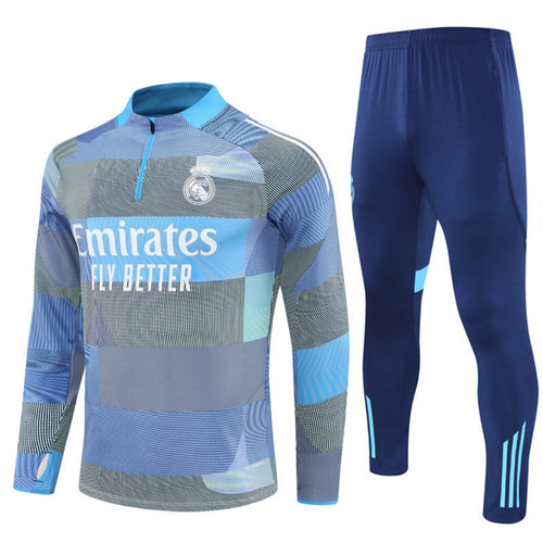 Ensemble Real Madrid 25/26 de la marque Le 12 -ème Maillot, comprenant maillot et short spéciaux pour la saison 2025-2026.