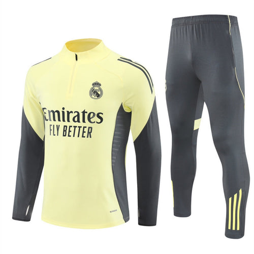 Ensemble Real Madrid jaune 25/26 Le 12 -ème Maillot, maillot et short assortis, pour supporters du club.