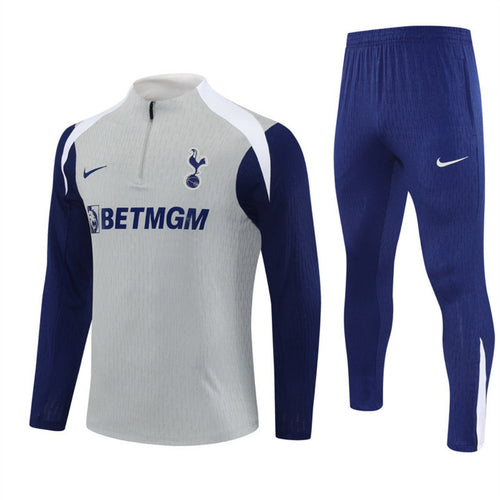 Ensemble Tottenham Spécial A 25/26 de Le 12 -ème Maillot, maillot et short assortis, couleurs vertes et blanches.