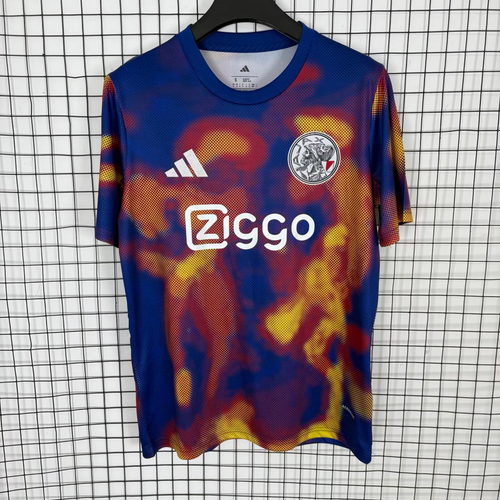 Maillot AJAX 25/26 Le 12 -ème Maillot, maillot de football avec design coloré, vue frontale, logo et détails visibles.