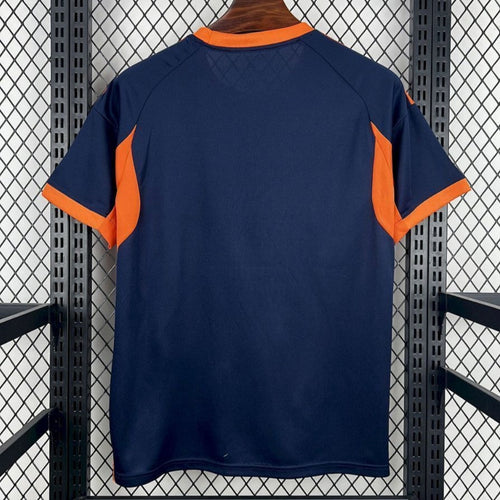 Maillot AJAX Le 12ème, taille 25/26, avec peinture à l'huile spéciale, couleurs vives et design sportif.