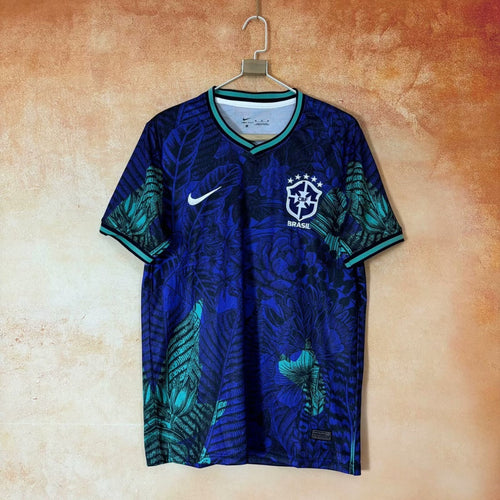 Maillot Brésil bleu Le 12 -ème Maillot, taille 25/26, avec logo et design spécial, porté pour supporter l'équipe nationale.