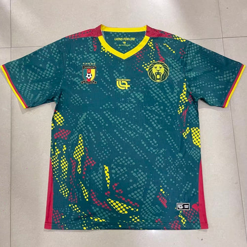 Maillot vert Cameroun 25/26 de la marque Le 12 -ème Maillot, vêtement de sport avec logo et design spécial.