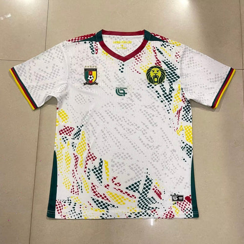 Maillot de football Cameroun 25/26 blanc, marque Le 12-ème, avec logo et design spécial, vue de face.