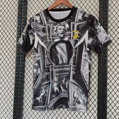 Maillot Juventus spécial 25/26 de la marque Le 12 -ème Maillot, vue du devant, design et logos visibles.
