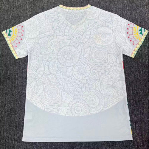 Maillot Mali blanc 25/26 de la marque Le 12 -ème Maillot, vêtement de football avec logo et détails en blanc.