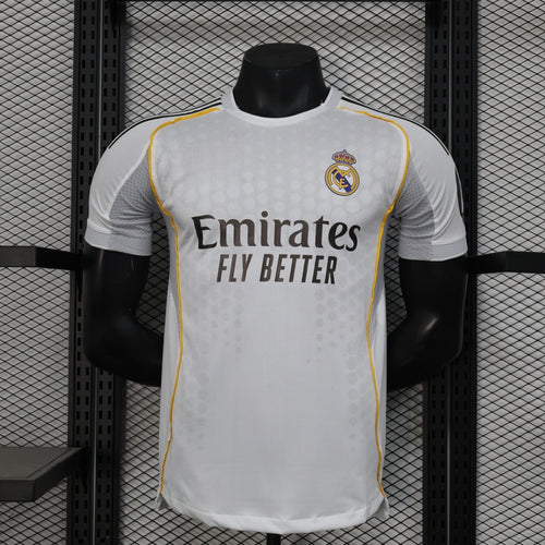 Maillot domicile Real Madrid 2025/26, version joueur, fabriqué par Le 12 -ème Maillot, vue de face avec logo et détails.
