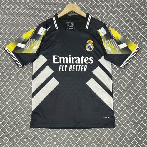 Maillot polo noir Real Madrid Le 12 -ème Maillot pour la saison 25/26, tissu en coton avec logo du club.
