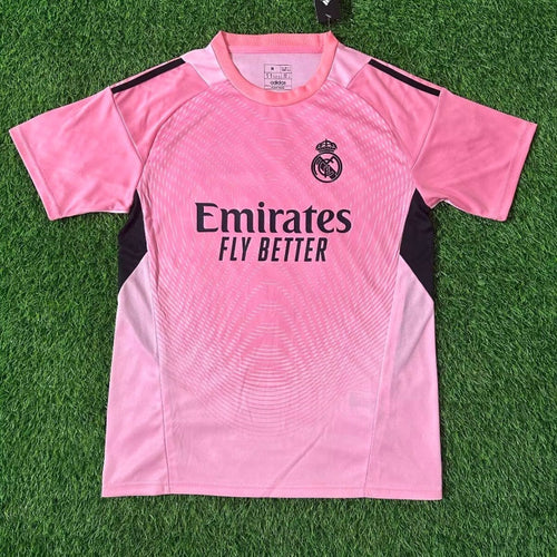Maillot de gardien de but Real Madrid rose pour la saison 2025/2026, fabriqué par Le 12 -ème Maillot, vue de face.