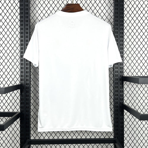 Maillot blanc spécial Real Madrid 25/26 de la marque Le 12 -ème Maillot, vue de face avec logo et détails du design.