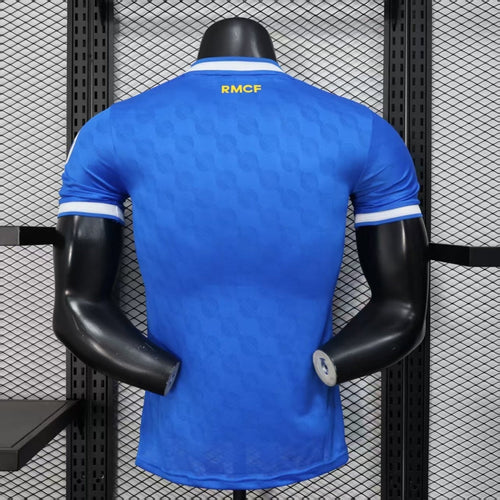 Maillot third de Real Madrid 2025/26, version joueur, marque Le 12-ème Maillot, bleu avec logo du club.